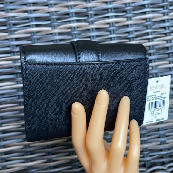 MICHAEL KORS CARMEN MEDIUM LOGO AND FAUX LEATHER WALLET BLACK - Picture 10 of 16